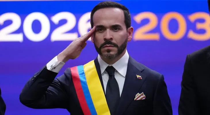 Presidente de Colombia pide disculpas por acto religioso en su investidura