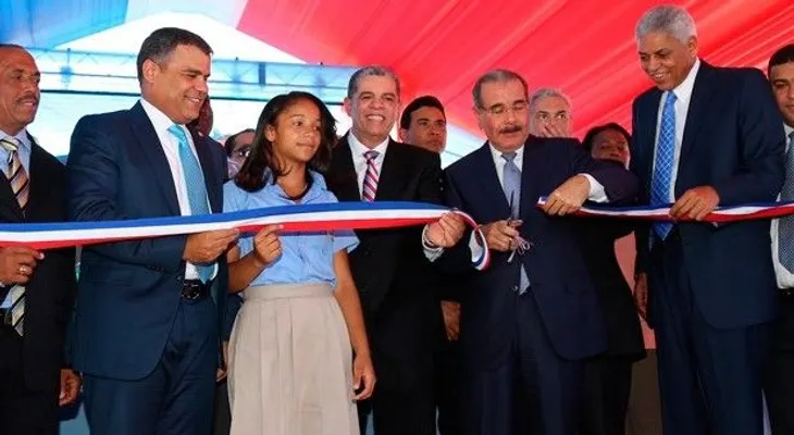 Danilo Medina inaugura dos nuevos liceos  en San Cristóbal