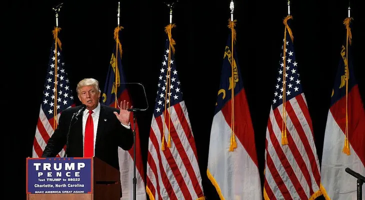 Por primera vez en su campaña, Trump muestra arrepentimiento por decir "lo que no debería"