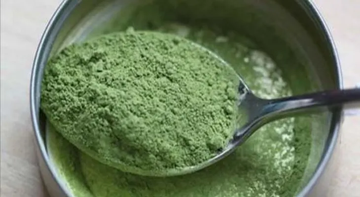 Este polvo tiene más antioxidantes que los arándanos, más hierro que la espinaca y más vitaminas que las zanahorias