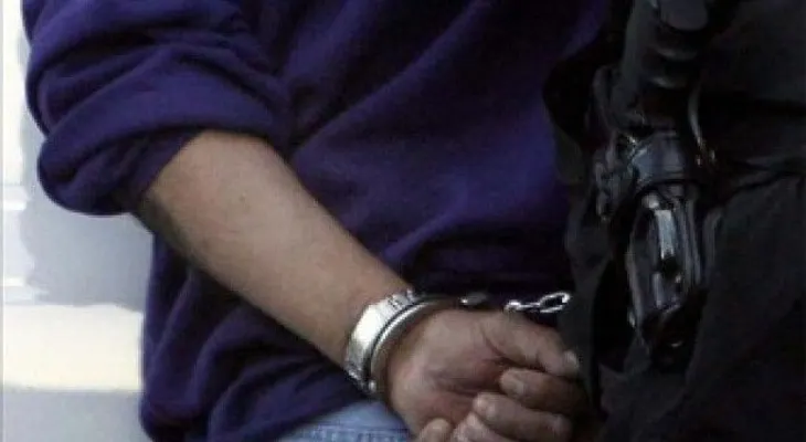Policía apresa a dos que "hipnotizaban" para robar