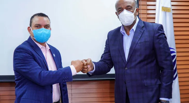 Hospital Ney Arias Lora recibe materiales y equipos donados por el Ministerio de Energía y Minas