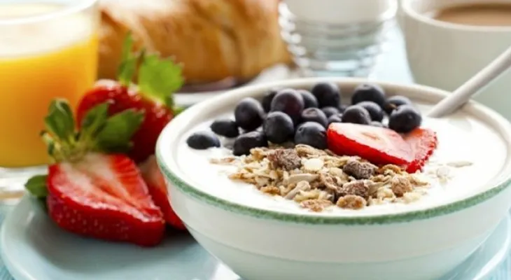 ¿Qué tiene que tener un desayuno para que sea saludable?