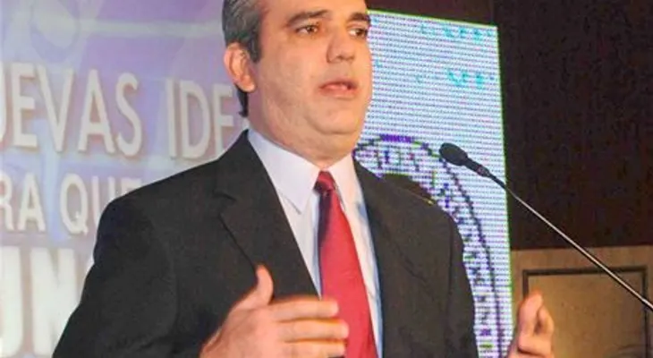 Luis Abinader juramenta líderes sindicales de La Romana