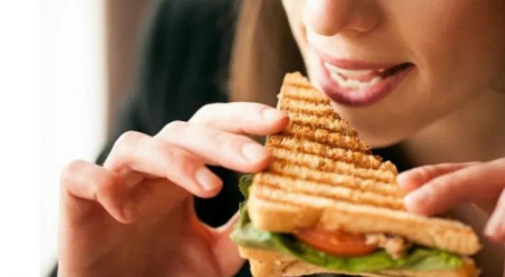 Los 10 alimentos que nunca debes comer en el desayuno