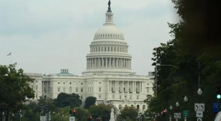 Evacuan una parte del Capitolio en Washington por un paquete sospechoso