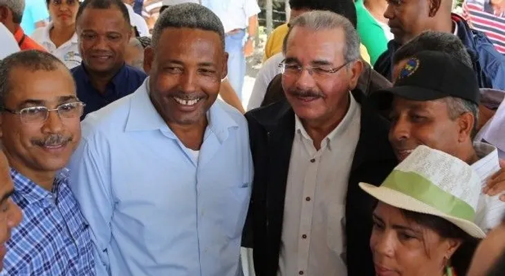 Danilo Medina promete ayuda a cacaocultores para que no vendan sus tierras