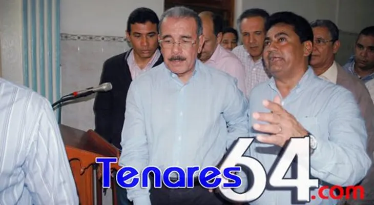 Presidente Medina visita productores de cacao en Villa Tapia