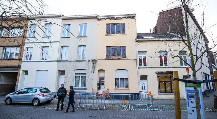 Dos sospechosos se fugan y otro muere tras una redada en Bruselas