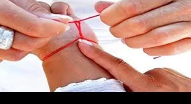 El secreto del hilo rojo en la mano izquierda para la protección y la buena energía