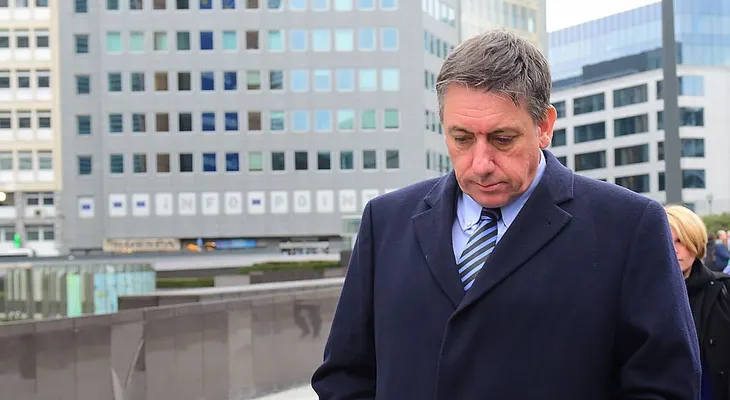 Ministro del Interior de Bélgica ofrece presentar su renuncia tras atentados en Bruselas