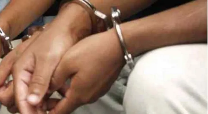 5 hombres se hicieron pasar por policíasâ? para buscar a testigo de robo