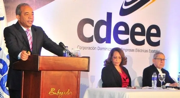 La CDEEE juramenta comités de licitación