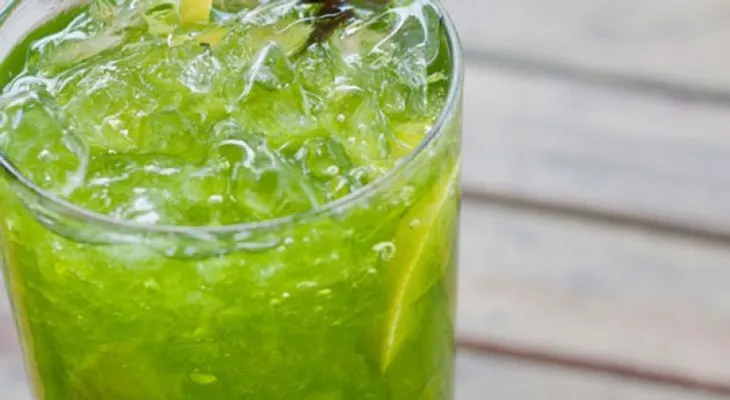 4 beneficios del agua con limón que no sabías y te harán adicto