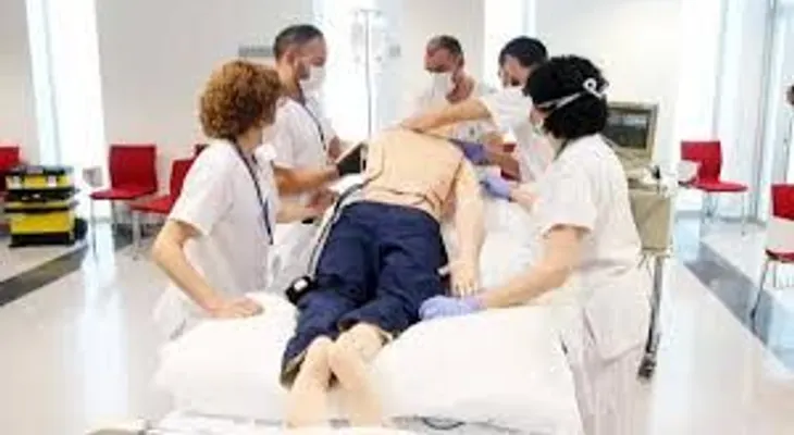 Médicos han aprendo al vuelo cómo tratar a pacientes con coronavirus