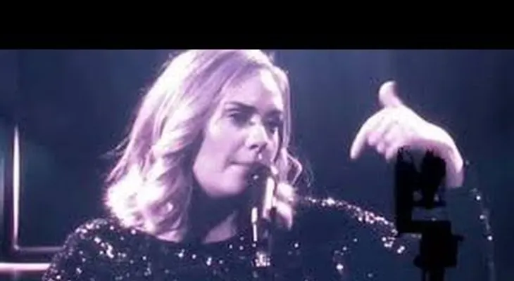 Adele llora por víctimas masacre en Orlando durante un concierto en Bélgica