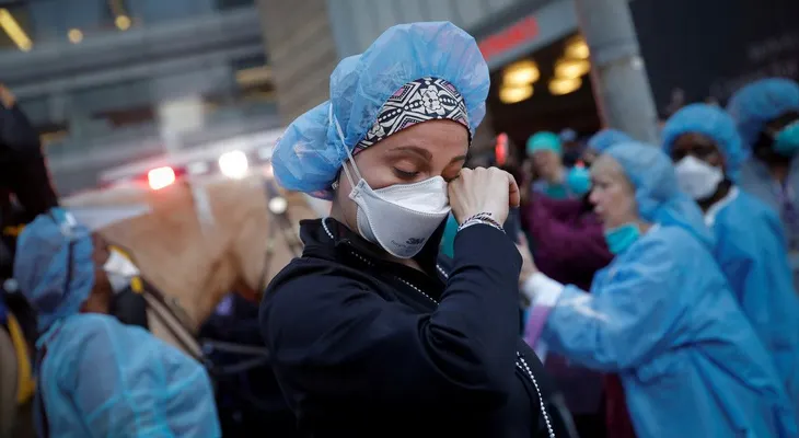 EE.UU. registra por primera vez más de 4.500 muertes en un día por coronavirus