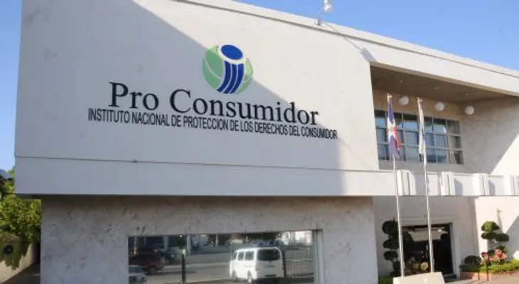 Pro-consumidor multará bares y restaurantes que cobran 10% de propina a quienes compran para llevar 