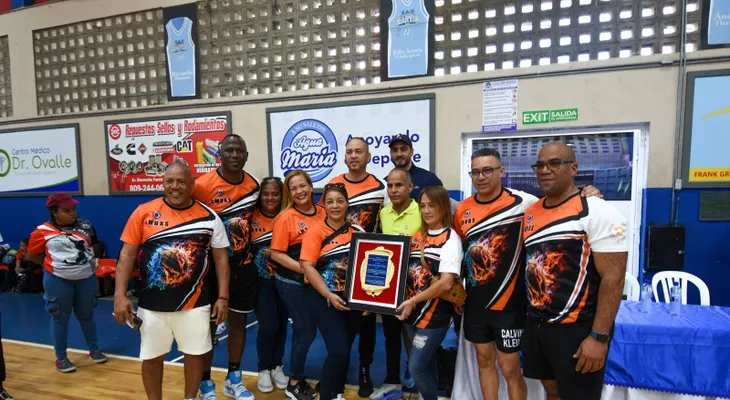 Fundación Los Mina Unidos impulsa el baloncesto en SFM
