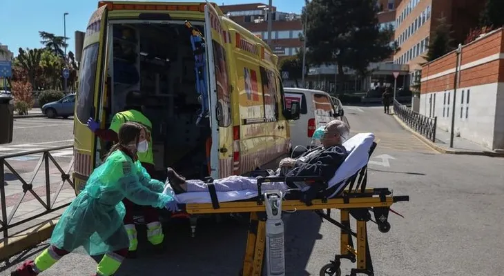 España reportó nuevo récord de muertes por coronavirus con 838 en un día y suman 6,528