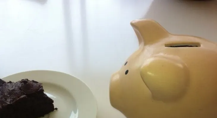 No podrás sentirte culpable si pasas la tarjeta de esta manera (VIDEO)