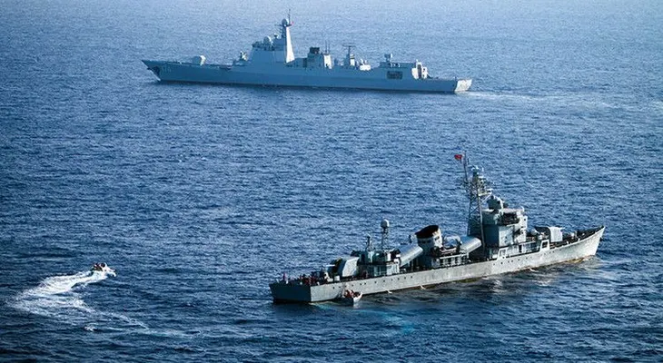 China responde con unas maniobras por sorpresa a incursión de un destructor de EE.UU.