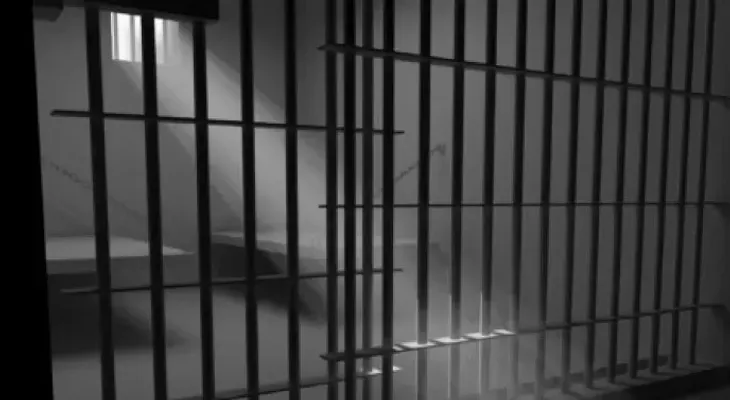 Obligan a un hombre de 75 años, a salir de la cárcel, porque había cumplido su pena y no quería irse 