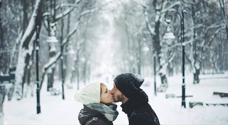 ¿Romance de invierno? Aumenta actividad en apps de citas durante tormenta
