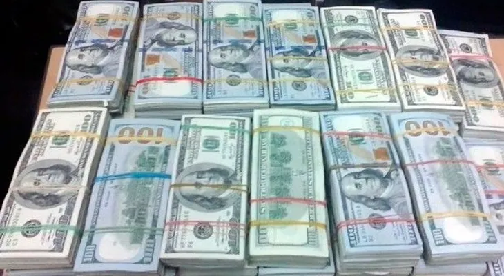 Apresan colombiano con más de 800 mil dólares