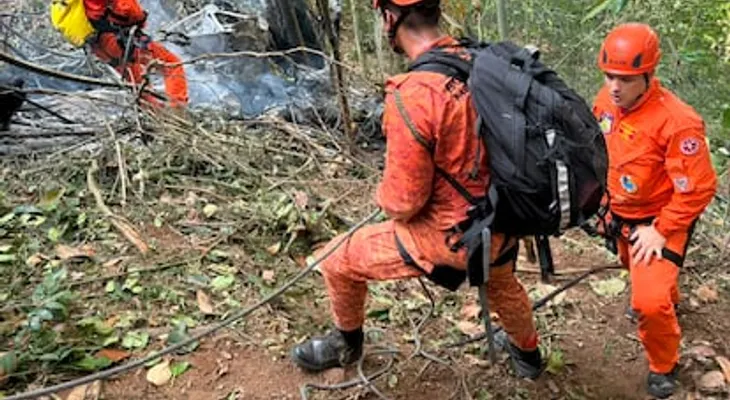 Cuatro muertos al estrellarse un helicóptero turístico en Río de Janeiro
