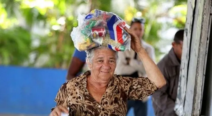 Despacho Primera Dama entrega miles de raciones alimenticias a familias pobres