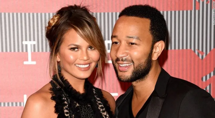 Chrissy Teigen y John Legend: "estamos esperando un bebé"