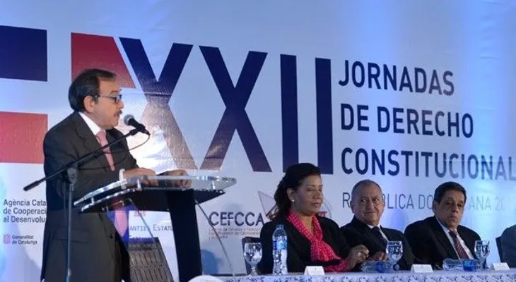 Juez dice hay riesgo en AL por reelección