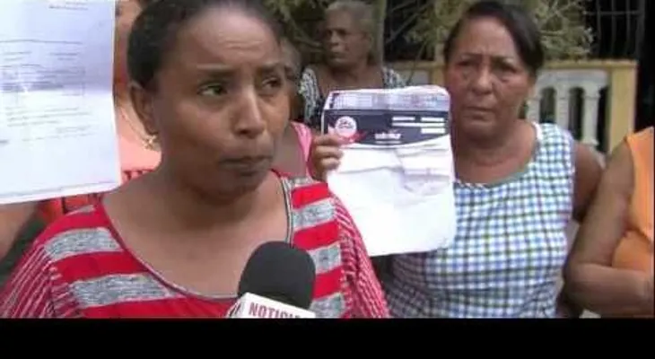Protestan por altas tarifas pese a apagones en Pedro Brand