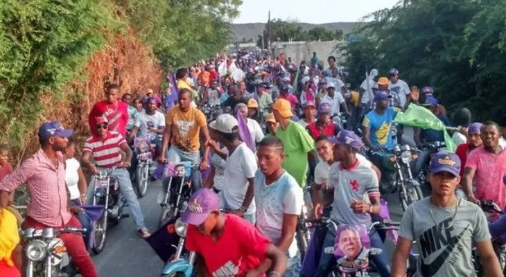 Dirigentes PLD realizan caravana en Pueblo Viejo de Azua