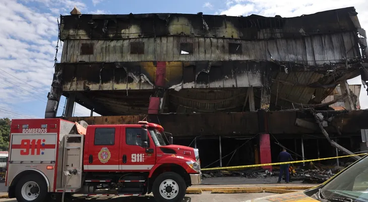 Incendio en tienda L&R Comercial de Las Américas: tercer siniestro del año en la cadena