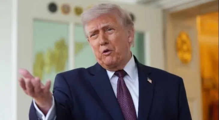 Trump amenaza con bombardear Omán si interfiere en diálogo con Irán por el estrecho de Ormuz