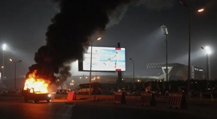 Egipto suspende campeonato de fútbol, por muerte de 22 en partido