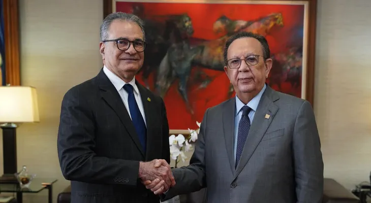 Gobernador Valdez Albizu recibe al presidente TSE, Ygnacio Pascual Camacho