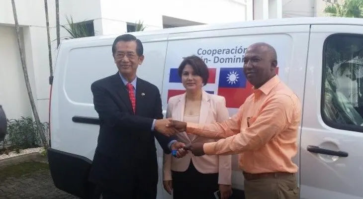 Embajada de Taiwán dona ambulancia para hospital de Dajabón