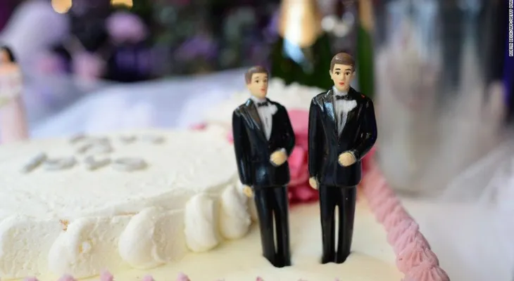 Celebran la primera boda gay entre policías en España