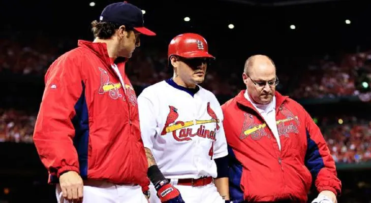 Cardenales sacan de alineación a Yadier Molina para partido contra Cachorros