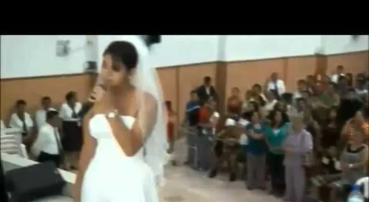 Lo deja plantado en el altar (VIDEO)