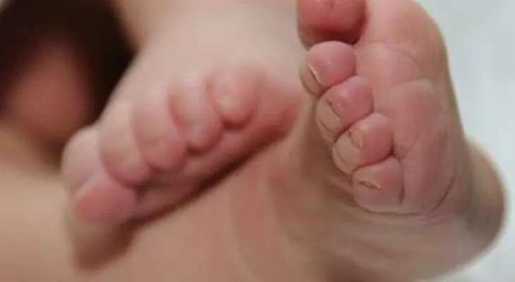 Niño nace tres meses después de morir su madre
