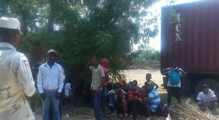 Devuelven cientos de haitianos que trataron de ingresar al país con documentos falsos