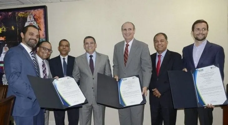 Aduanas certifica 10 principales empresas de RD como Operador Económico Autorizado