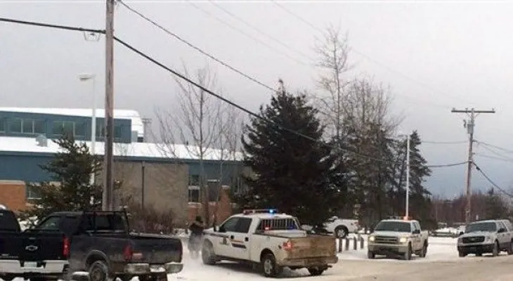 Cuatro muertos tras tiroteo en escuela en el norte de Canadá