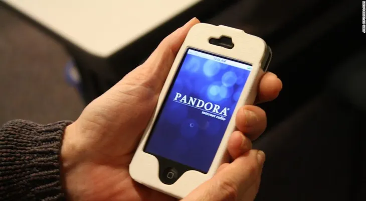 Pandora anuncia acuerdos con grandes discográficas para competir contra Apple y Spotify