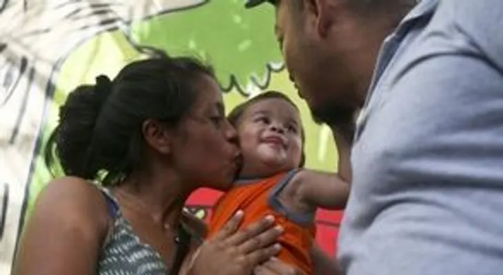 La conmovedora historia de un bebé separado de sus padres por cinco meses