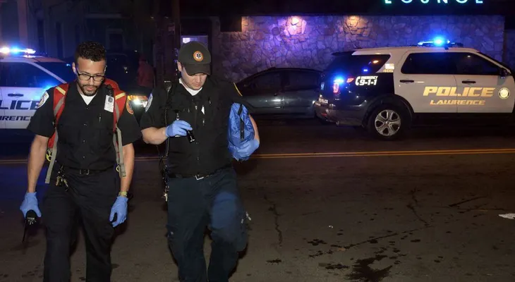 Buscan a cinco dominicanos entre ellos dos mujeres, en Massachusetts por tiroteo 